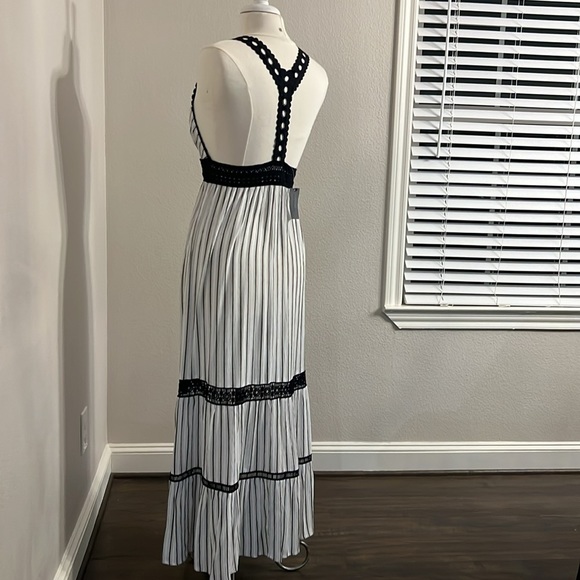 Super flattering Maxi dress - Picture 5 of 6